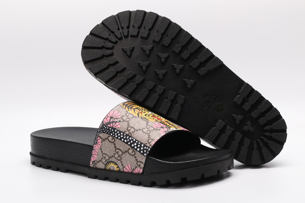 G*cci Sandals