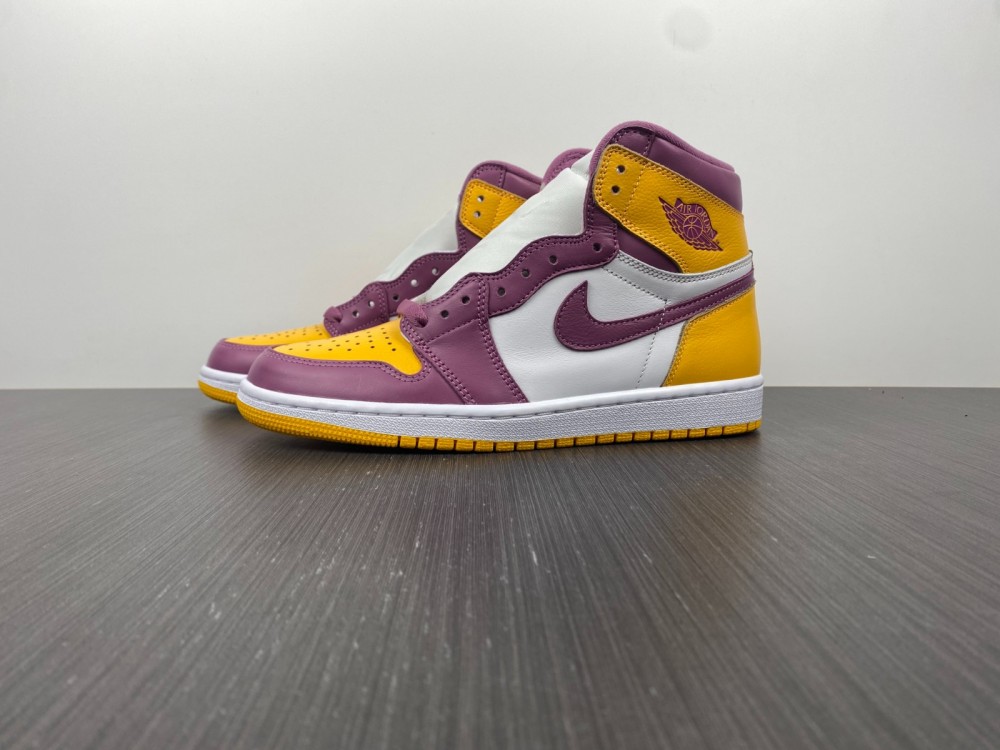 Air Jordan 1 High OG โBrotherhoodโ 555088-706