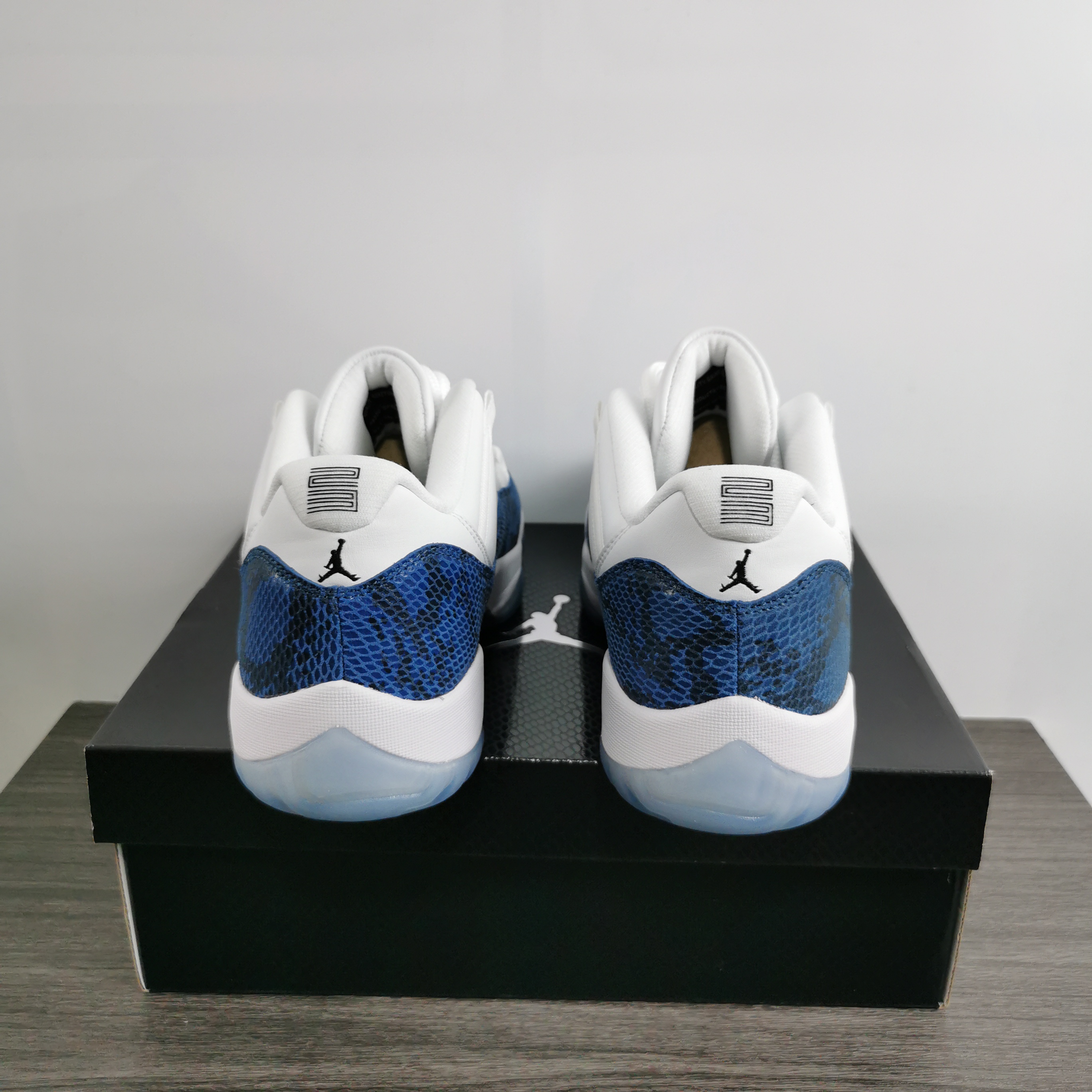 Air Jordan 11 Low