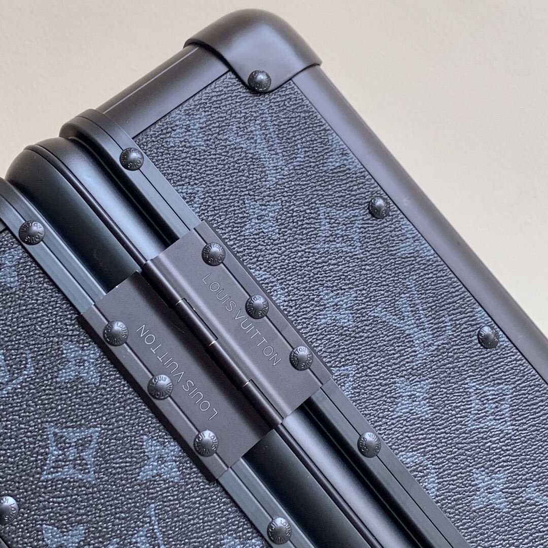 L*ouis V*uitton Luggage