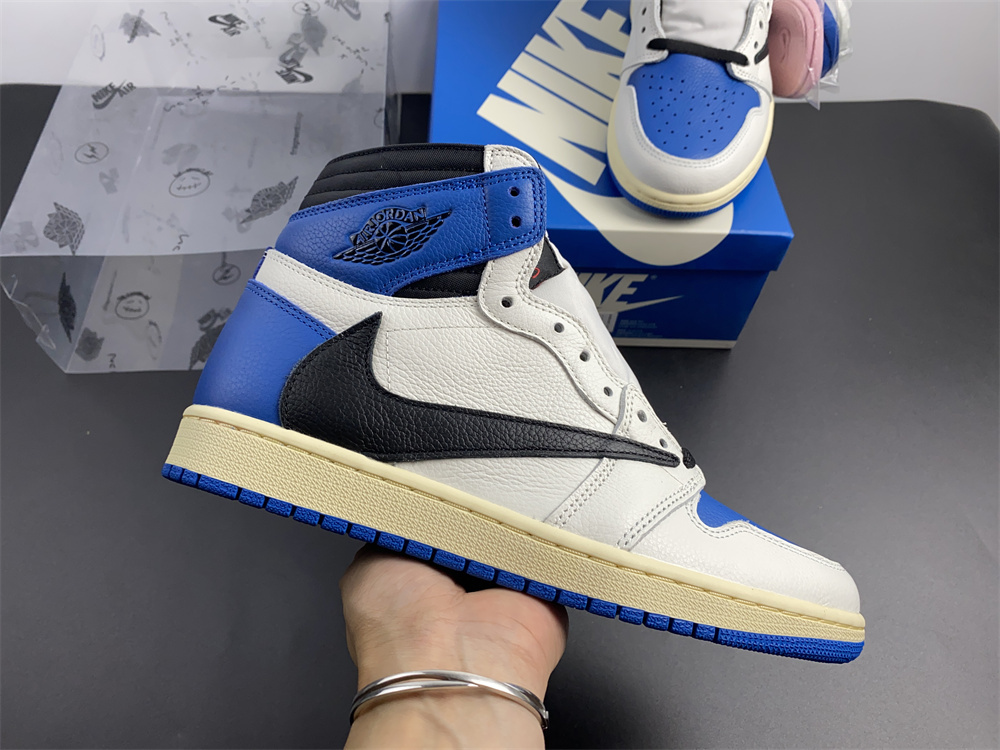 Air Jordan 1 Travis Scott DH3227-105