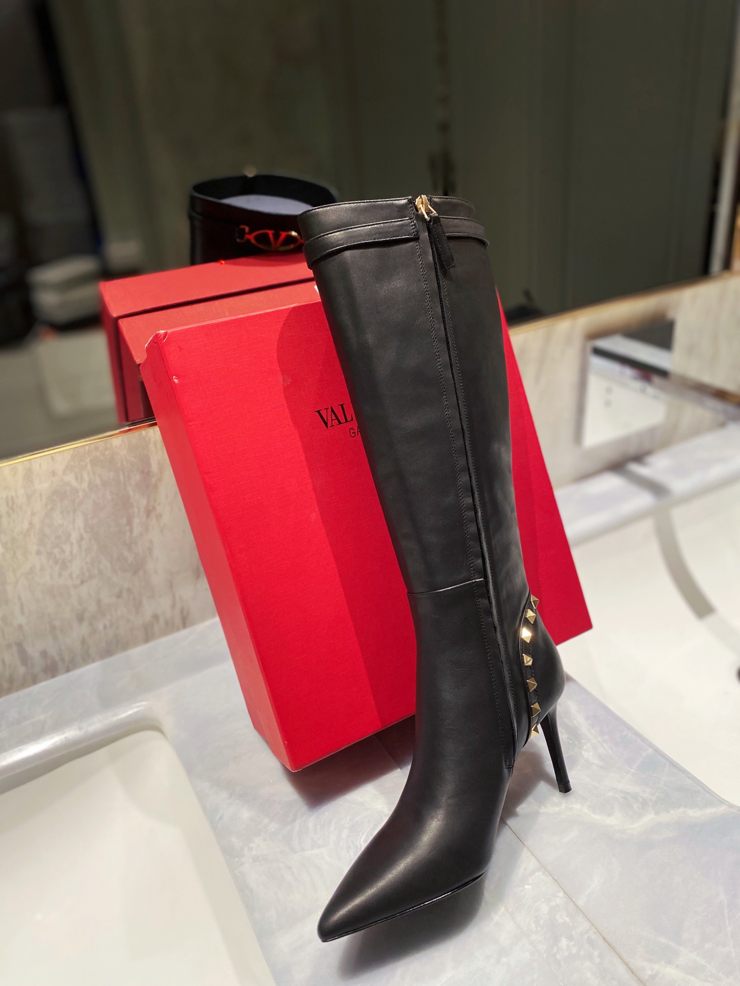 Women 𝑉*𝐴𝐿𝐸𝑁𝑇𝐼𝑁𝑂 Top Sneakers