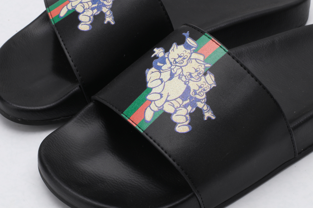 G*cci Sandals