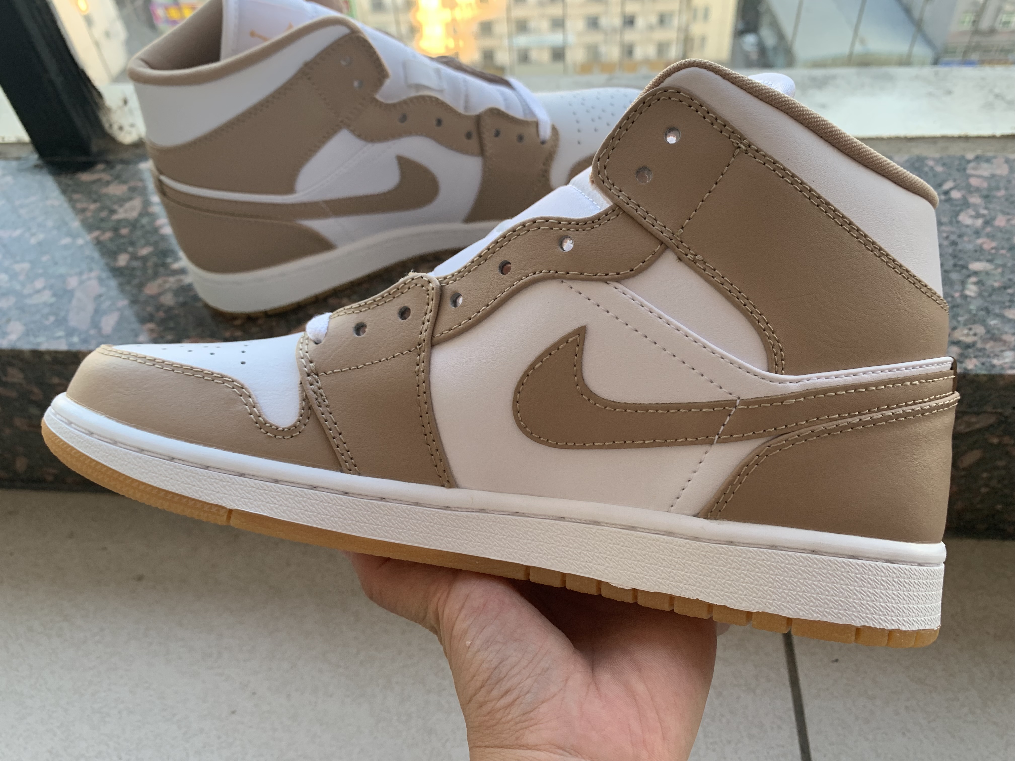 Air Jordan 1 Mid