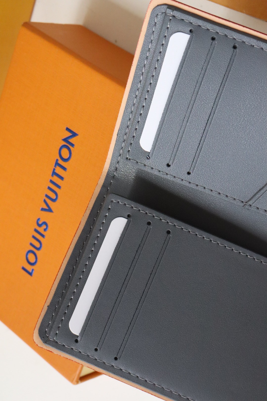 L*ouis V*uitton Bag Top Quality 8*11*1CM