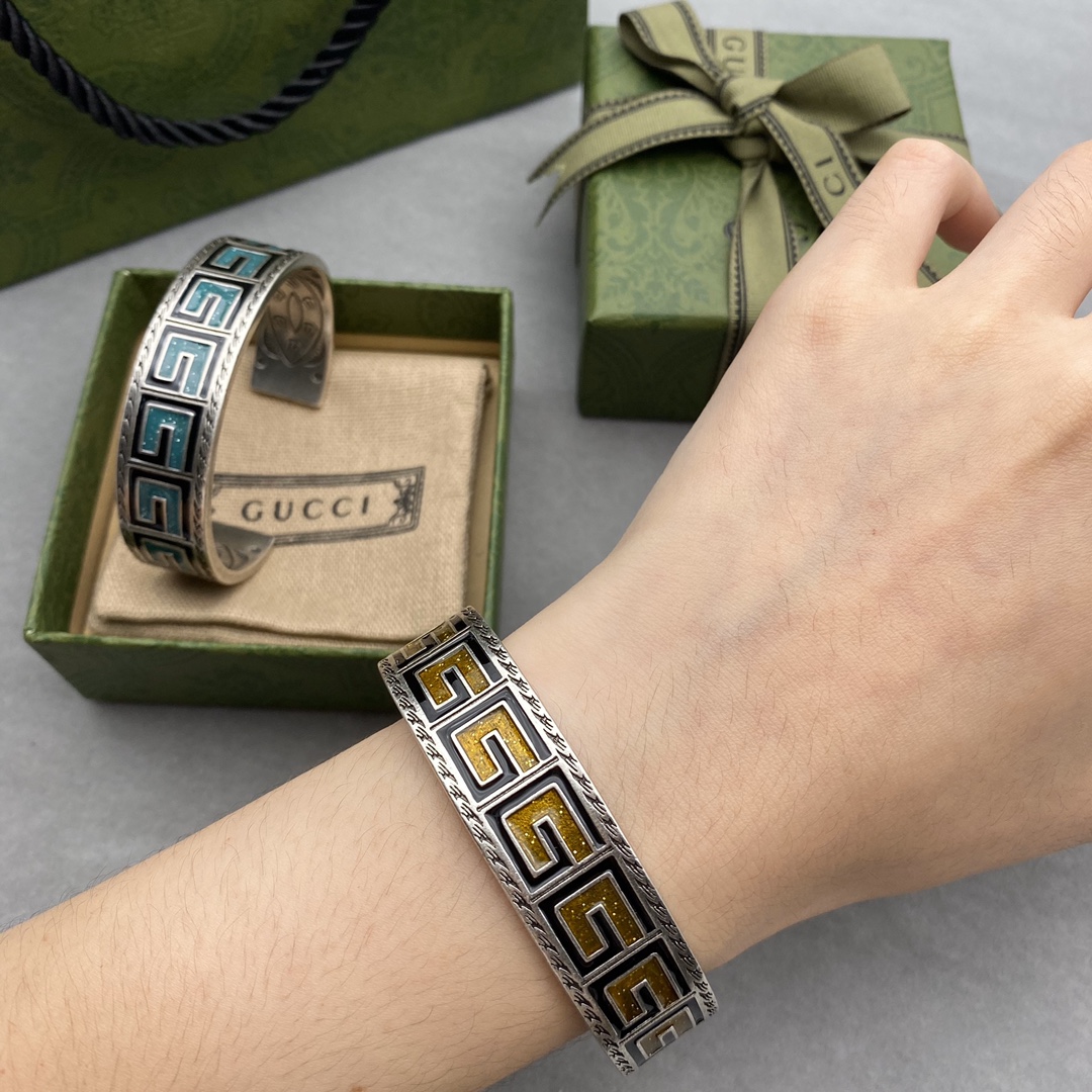 Bracelet