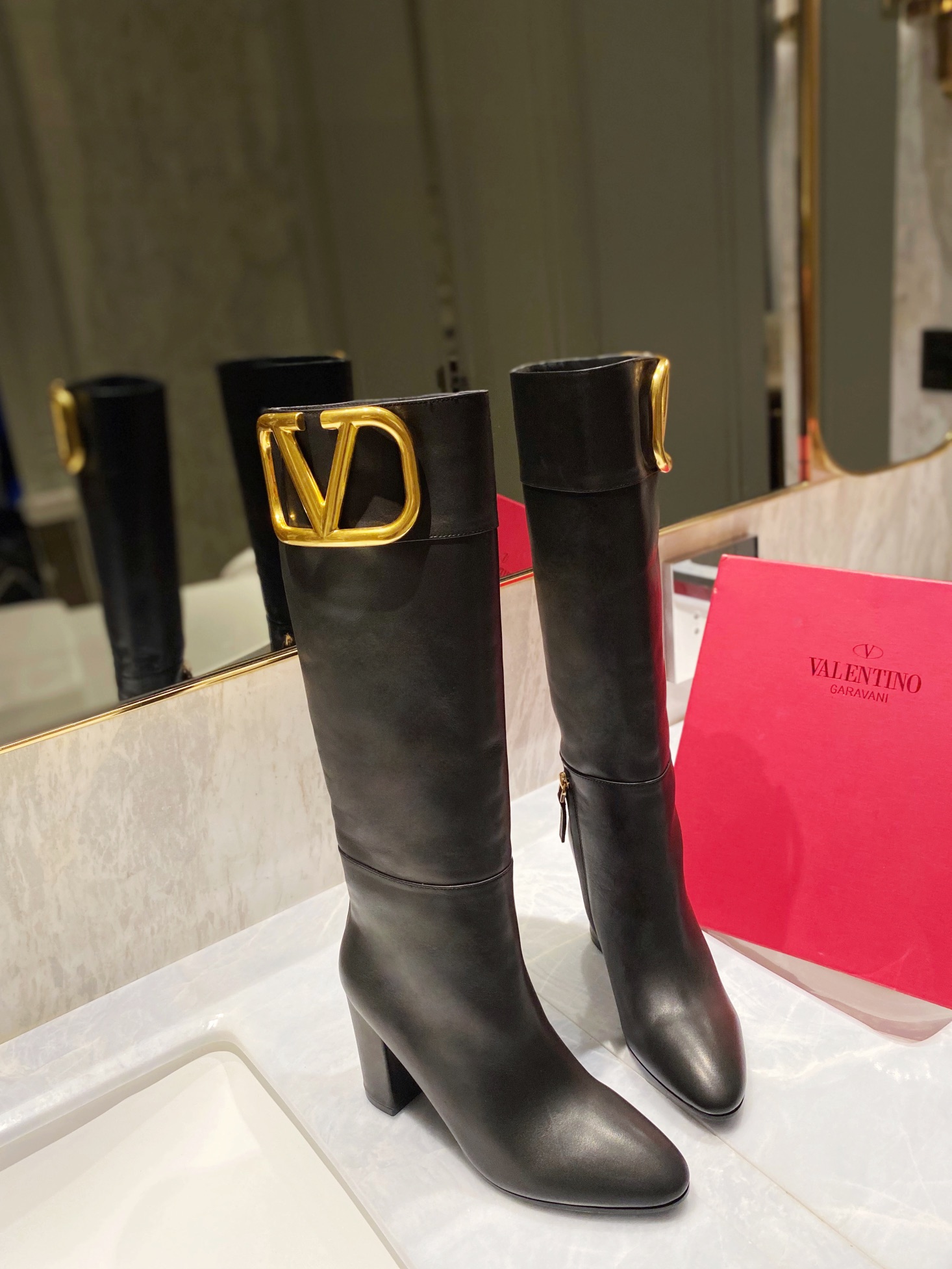 Women 𝑉*𝐴𝐿𝐸𝑁𝑇𝐼𝑁𝑂 Top Sneakers