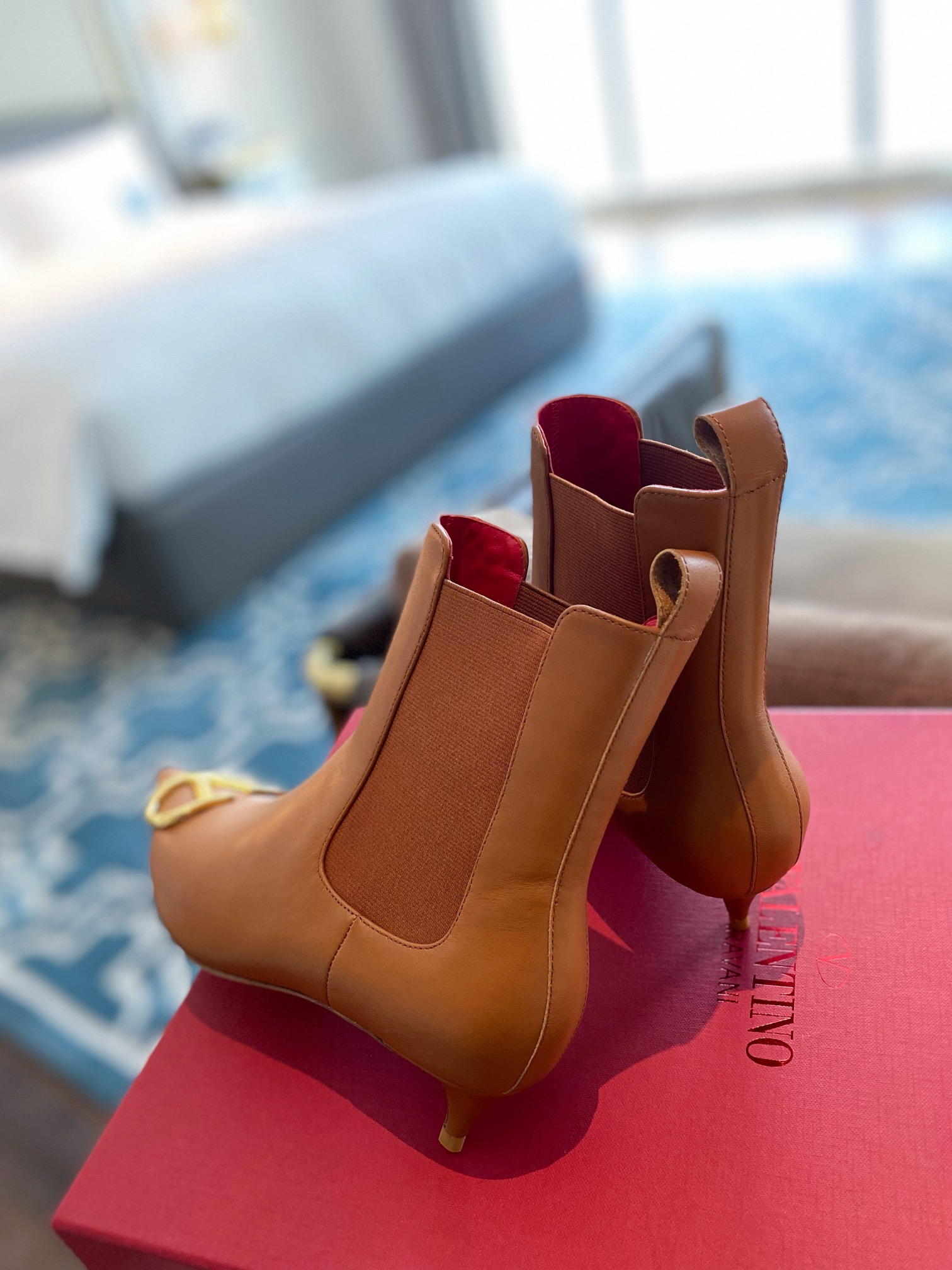 Women 𝑉*𝐴𝐿𝐸𝑁𝑇𝐼𝑁𝑂 Top Sneakers