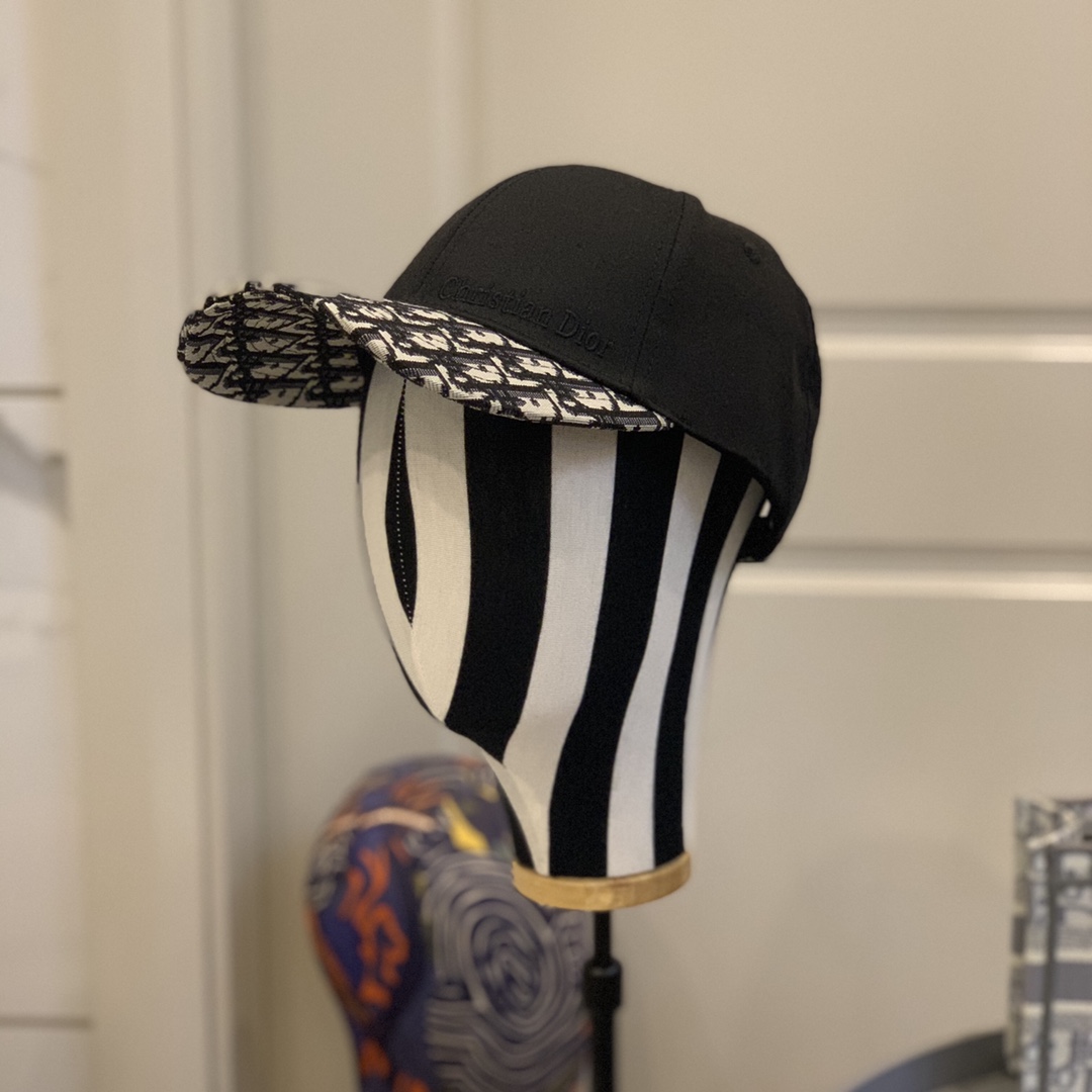Top Hats 58cm