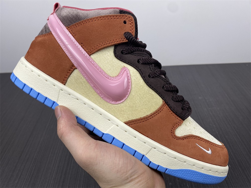 from Social Status x Nk SB Dunk Mid DJ1173-700