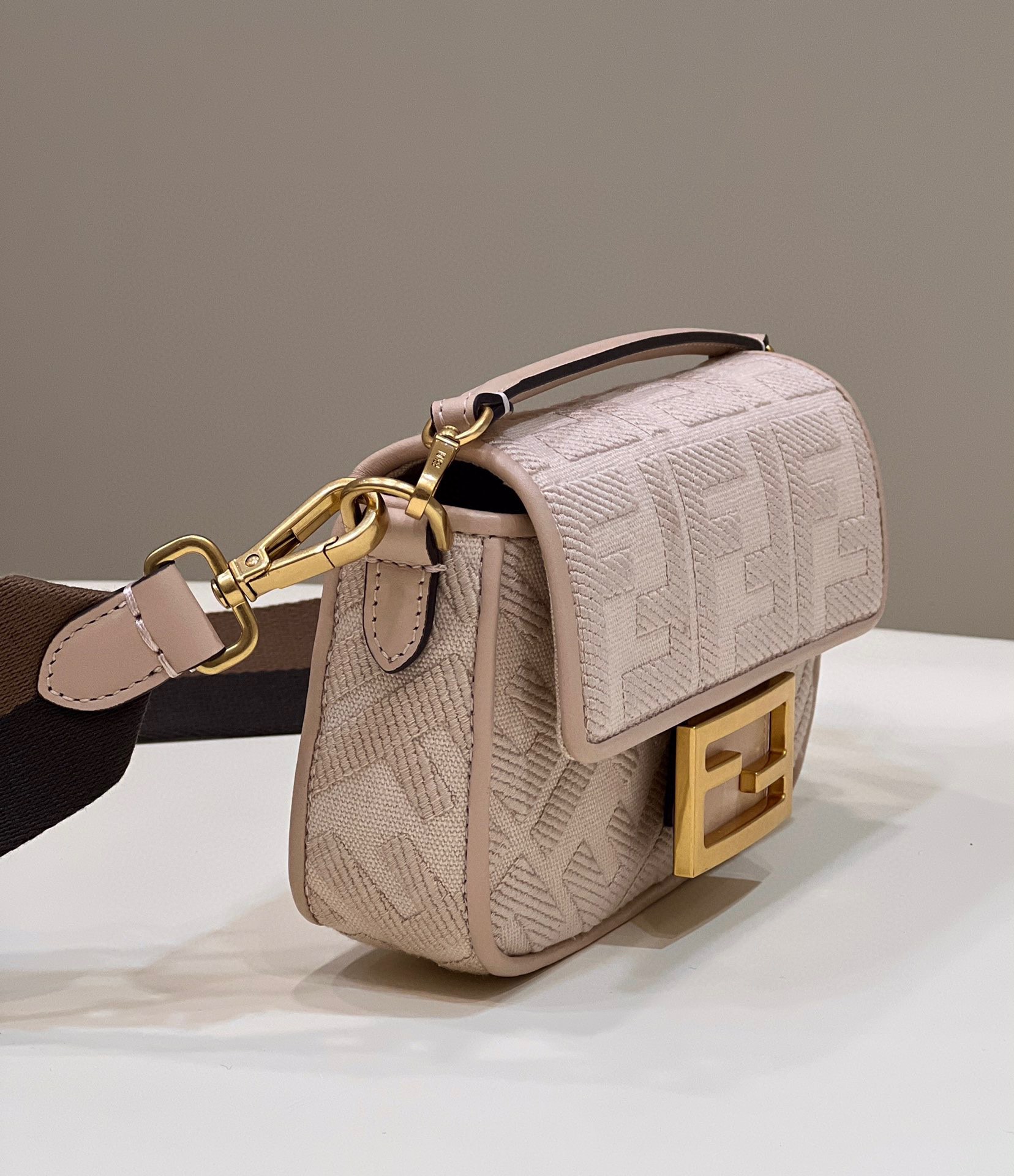 F*endi Bag Top Quality 19*11.5*4CM