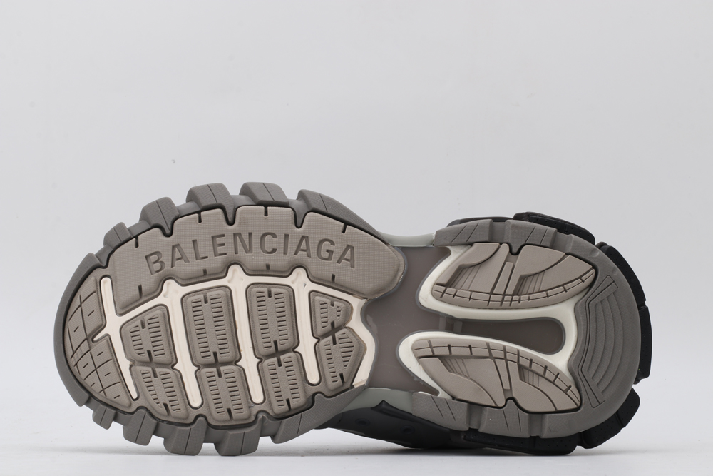 B*lenciaga