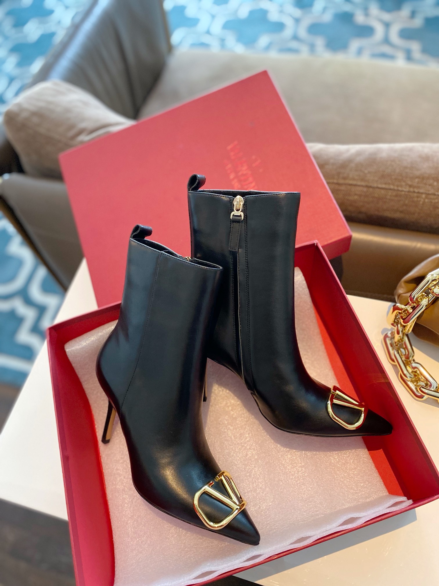 Women 𝑉*𝐴𝐿𝐸𝑁𝑇𝐼𝑁𝑂 Top Sneakers