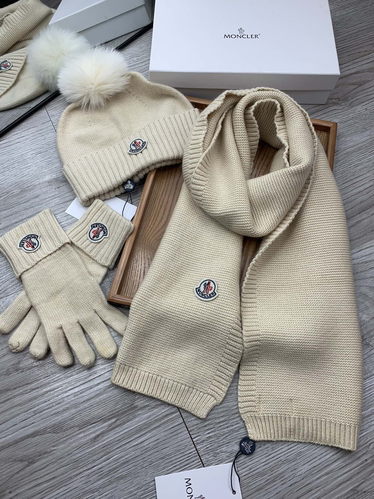 Scarf three-piece