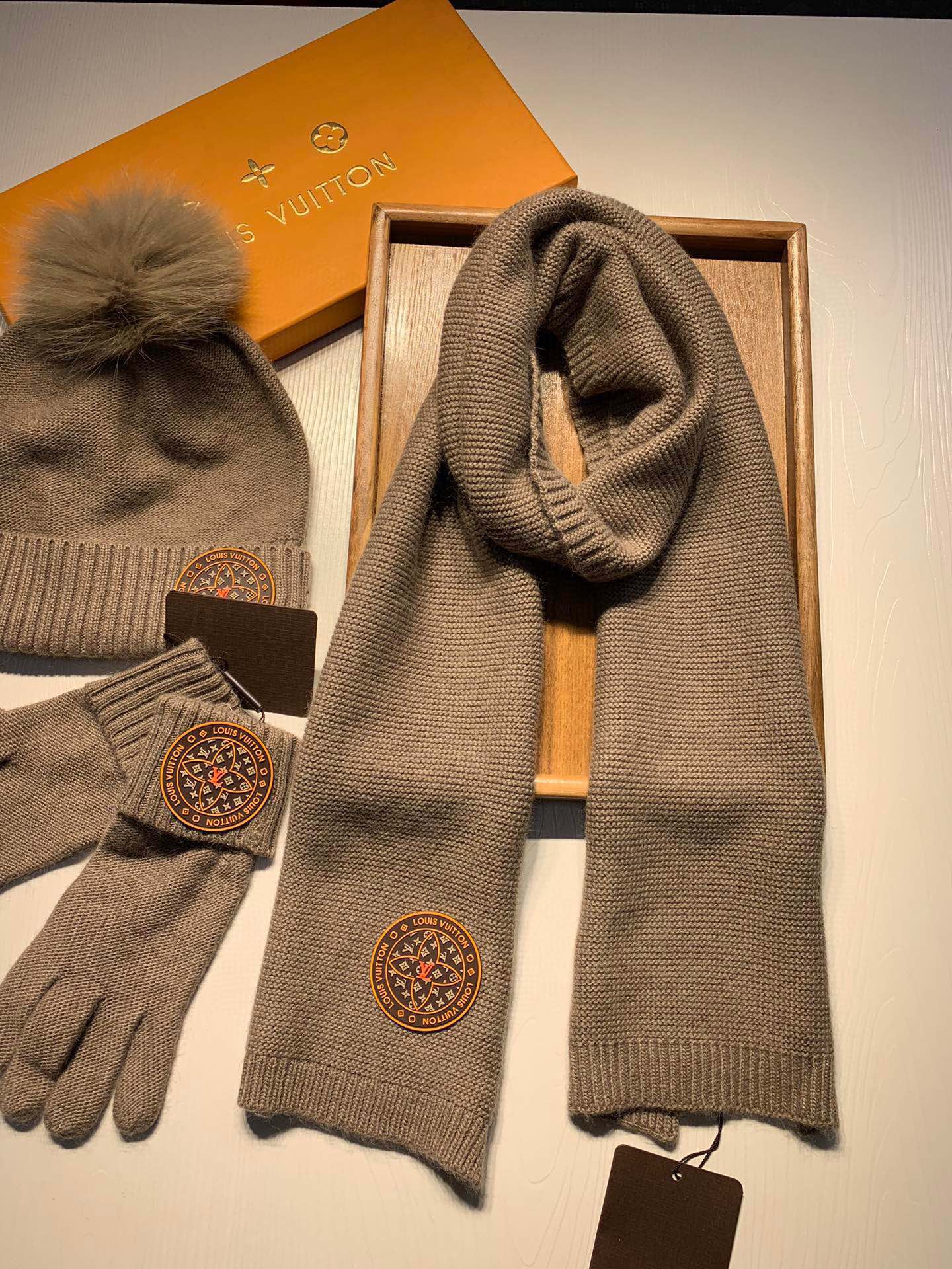 Scarf three-piece