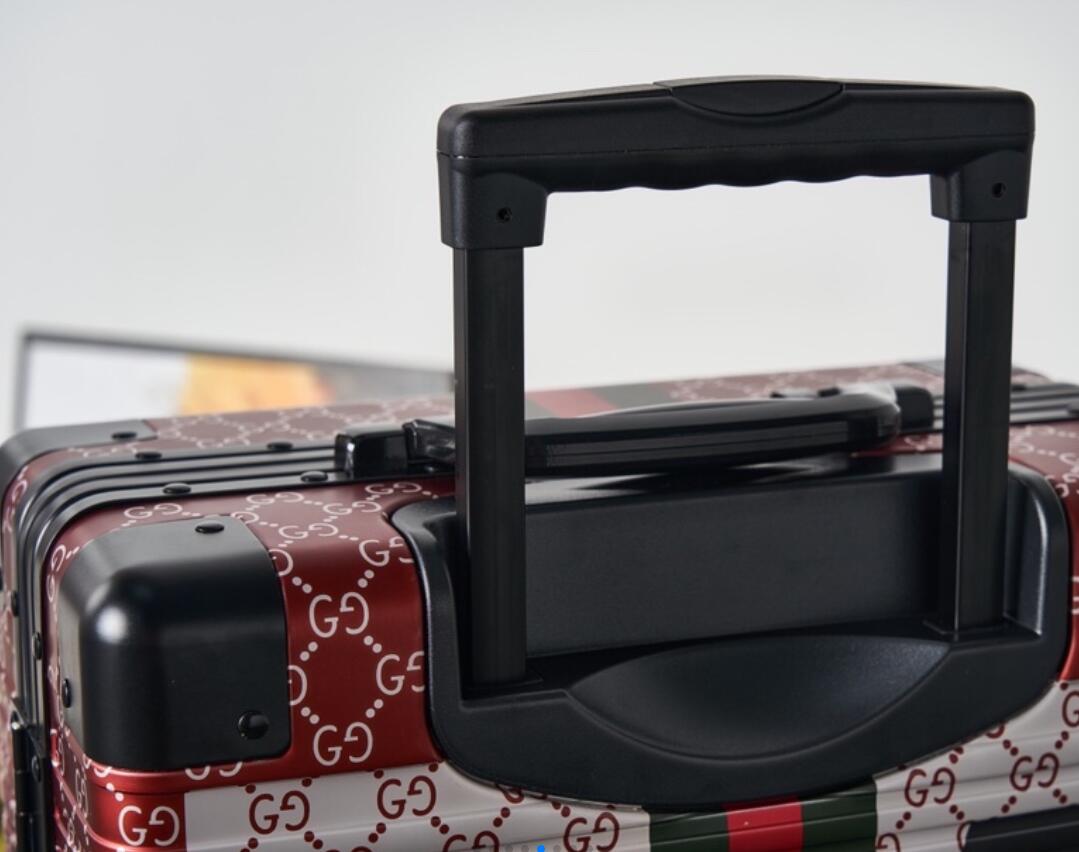 G*UCCI Luggage ()