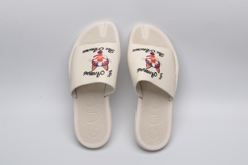 G*cci Sandals