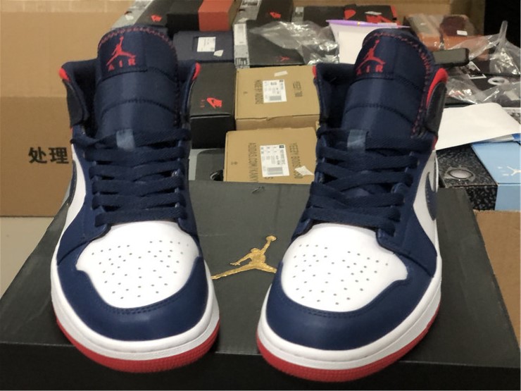Air Jordan 1 Mid 852542-104