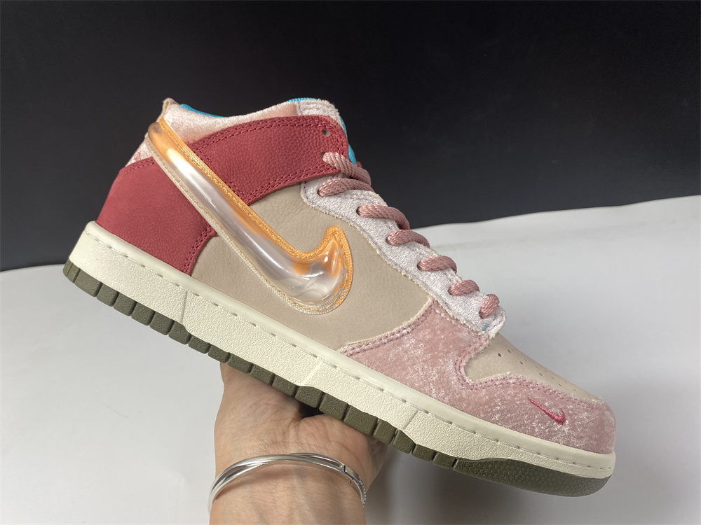 from Social Status x Nk SB Dunk High Pro QS DJ1173-600