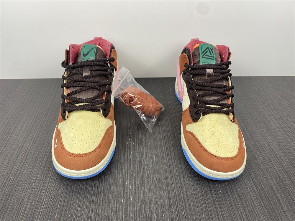 from Social Status x Nk SB Dunk Mid DJ1173-700