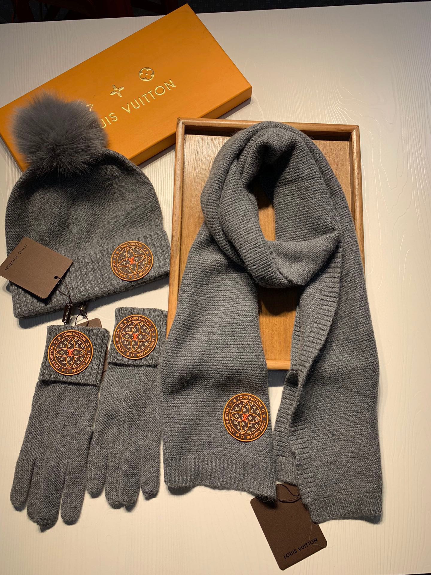 Scarf three-piece