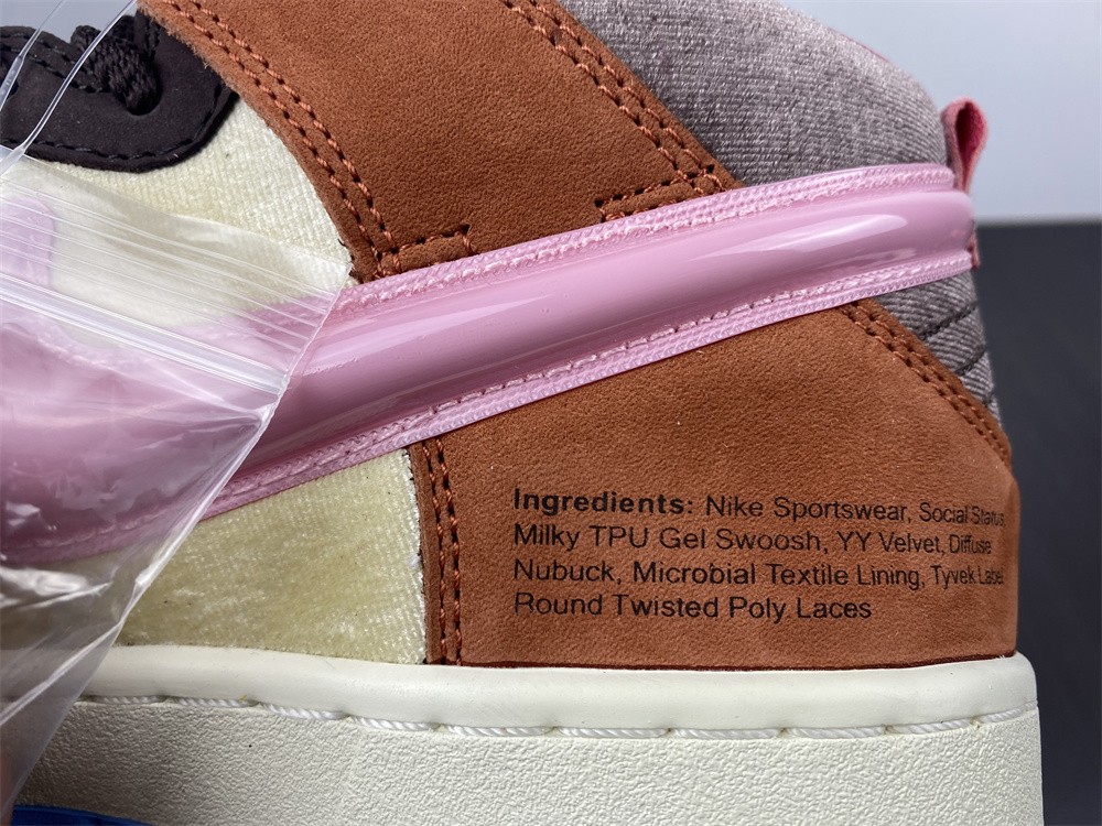 from Social Status x Nk SB Dunk Mid DJ1173-700