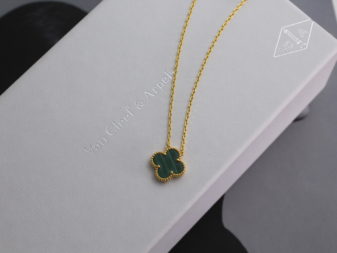 Necklace011