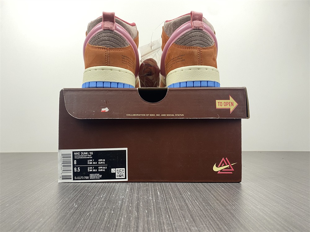 from Social Status x Nk SB Dunk Mid DJ1173-700
