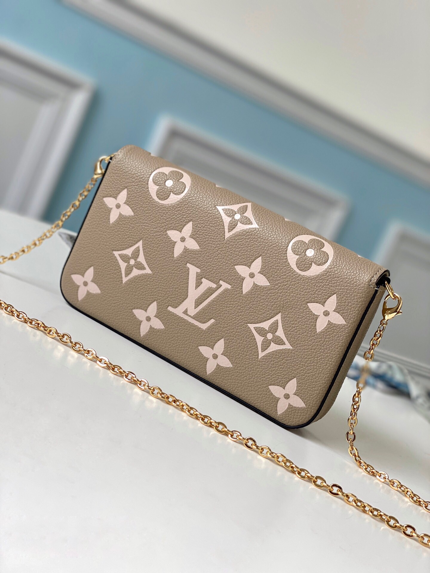 L*ouis V*uitton Top Bag 21.0 x 12.0 x 3.0cm