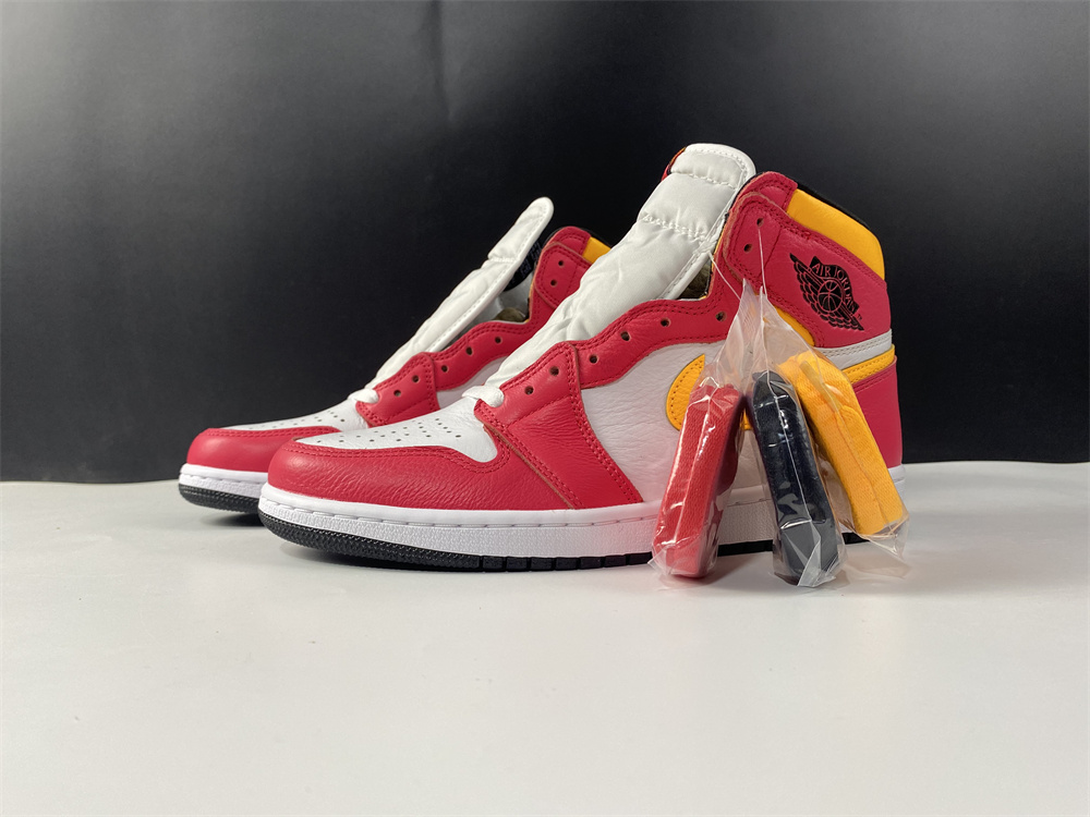 Air Jordan 1 โLight Fusion Redโ 555088-603