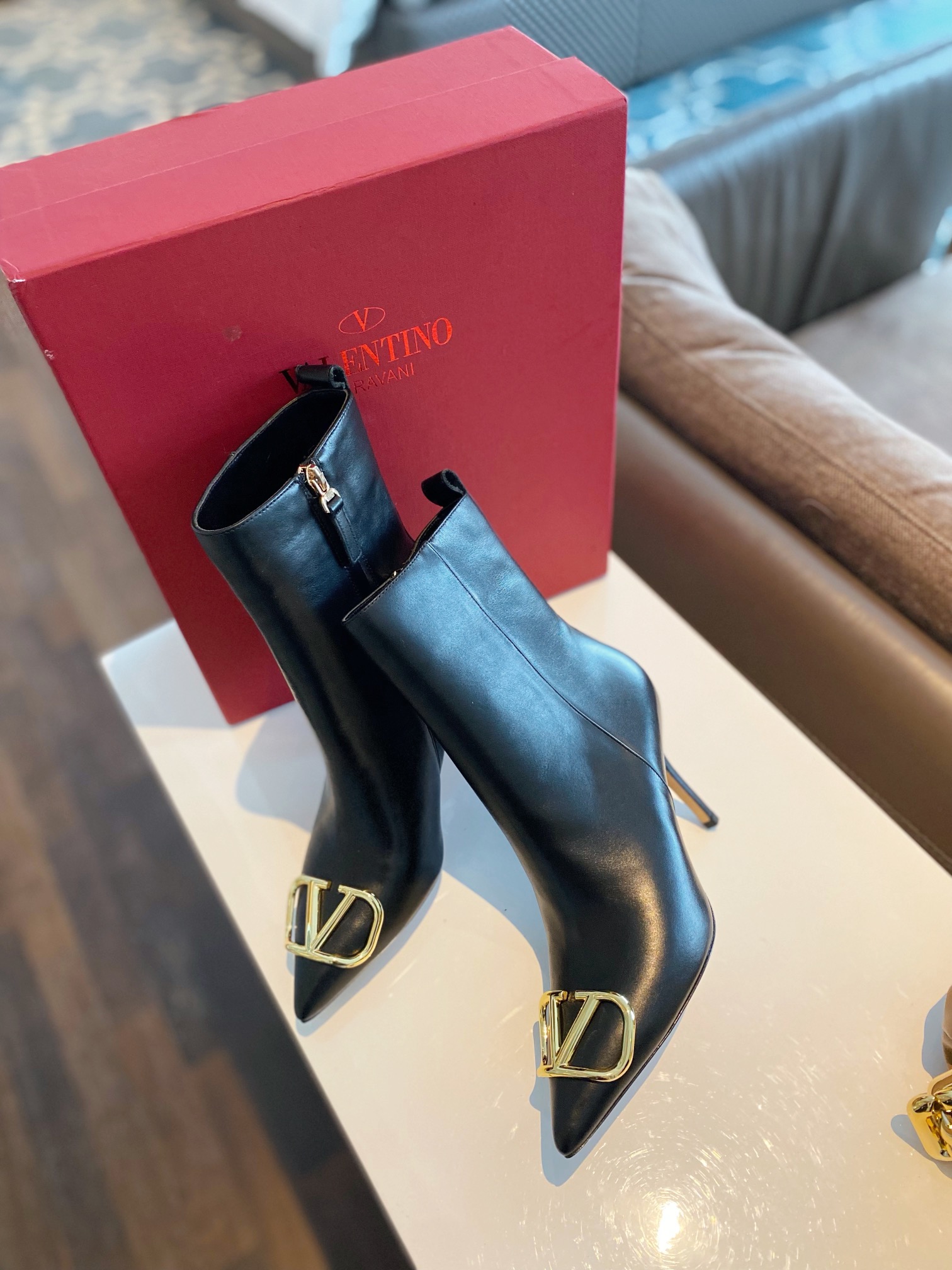 Women 𝑉*𝐴𝐿𝐸𝑁𝑇𝐼𝑁𝑂 Top Sneakers