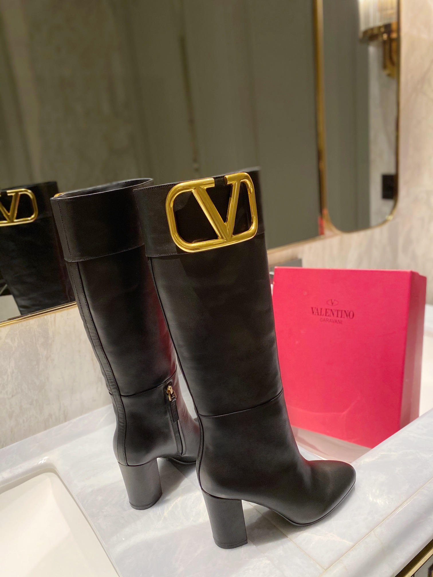Women 𝑉*𝐴𝐿𝐸𝑁𝑇𝐼𝑁𝑂 Top Sneakers