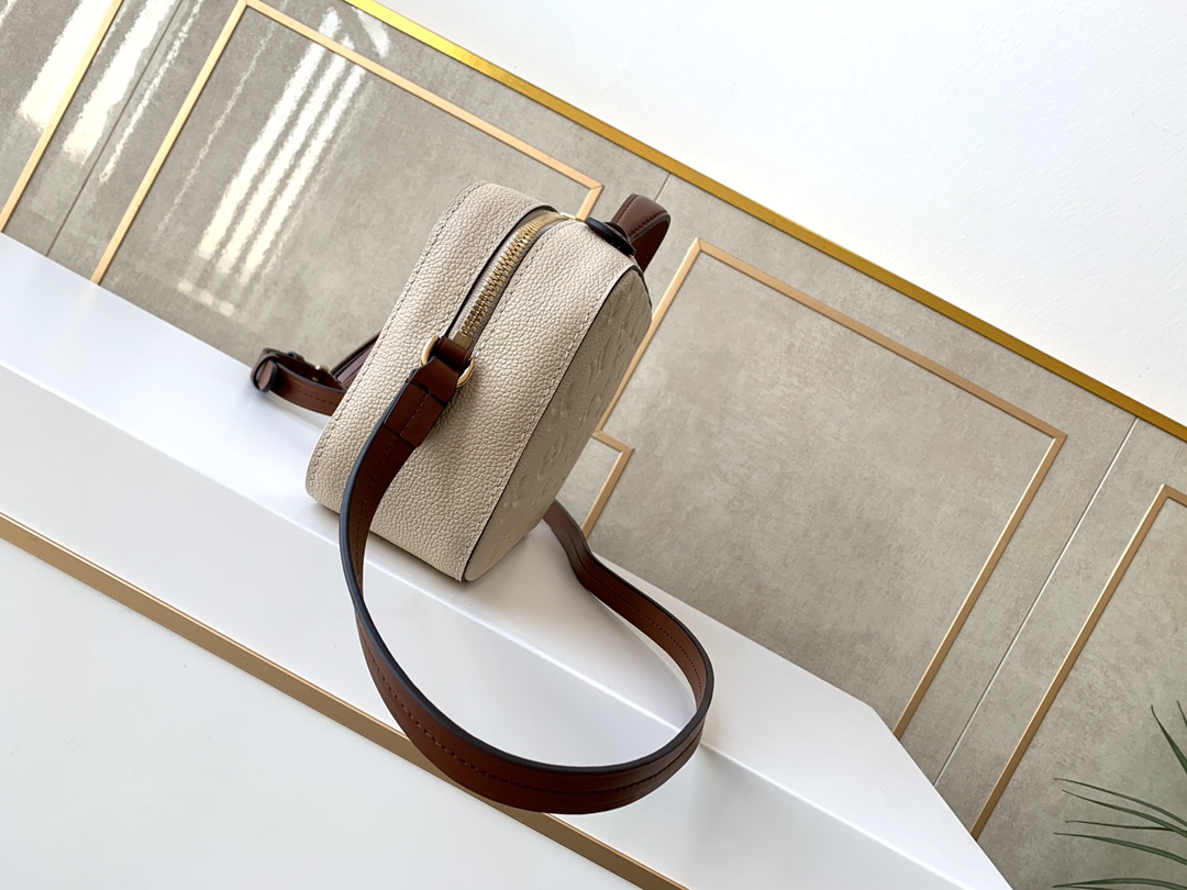 L*ouis V*uitton Top Bag 22 x 16 x 8 cm