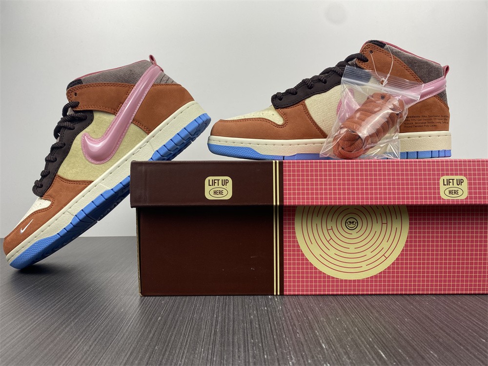 from Social Status x Nk SB Dunk Mid DJ1173-700