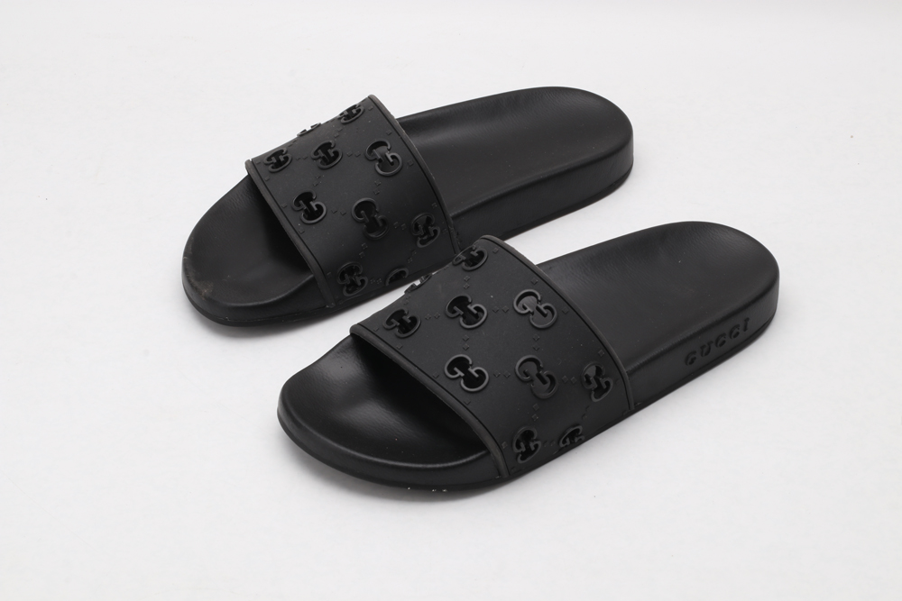 G*cci Sandals