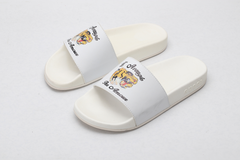 G*cci Sandals
