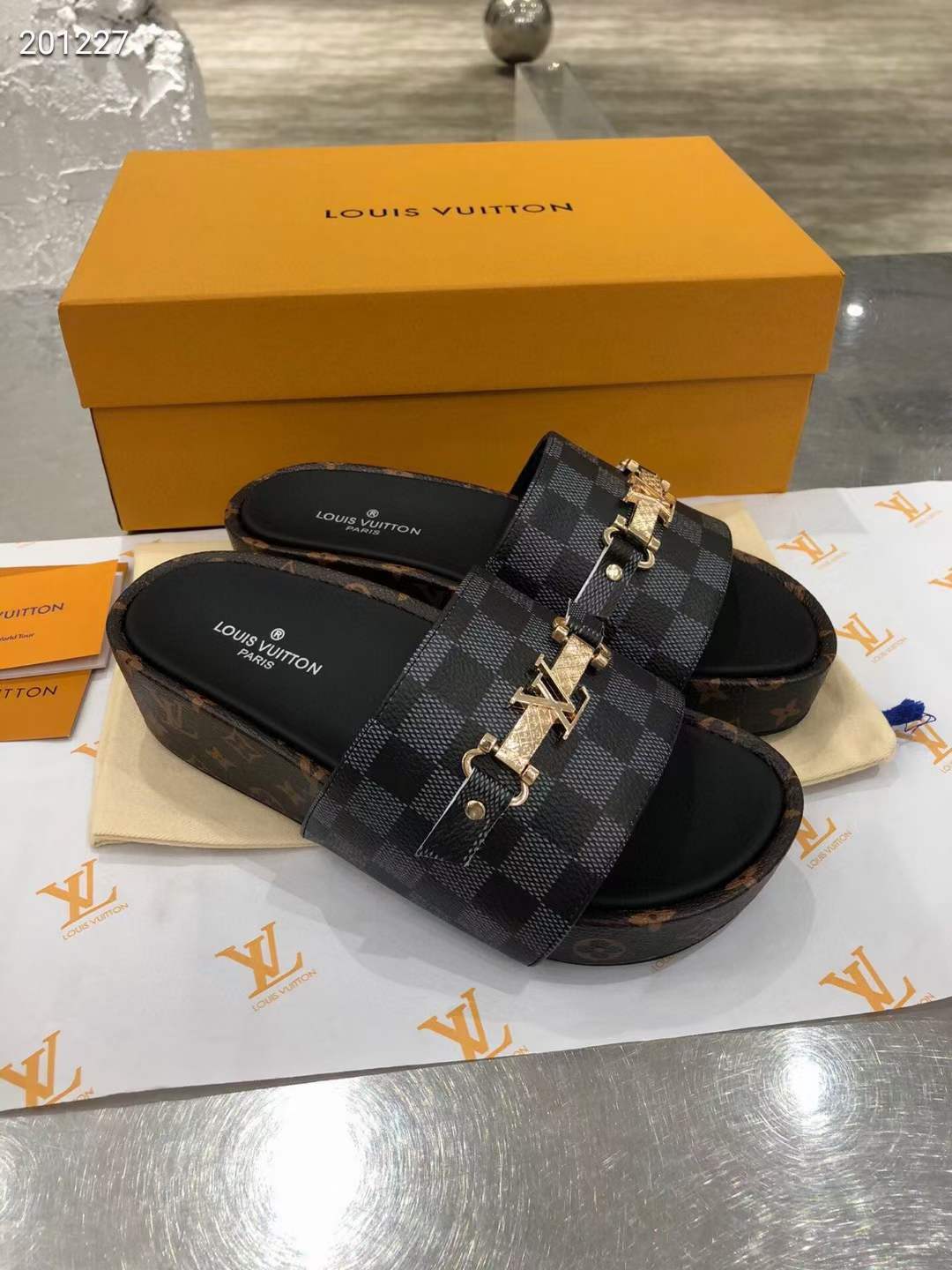 Women L*ouis V*uitton Top Sandals