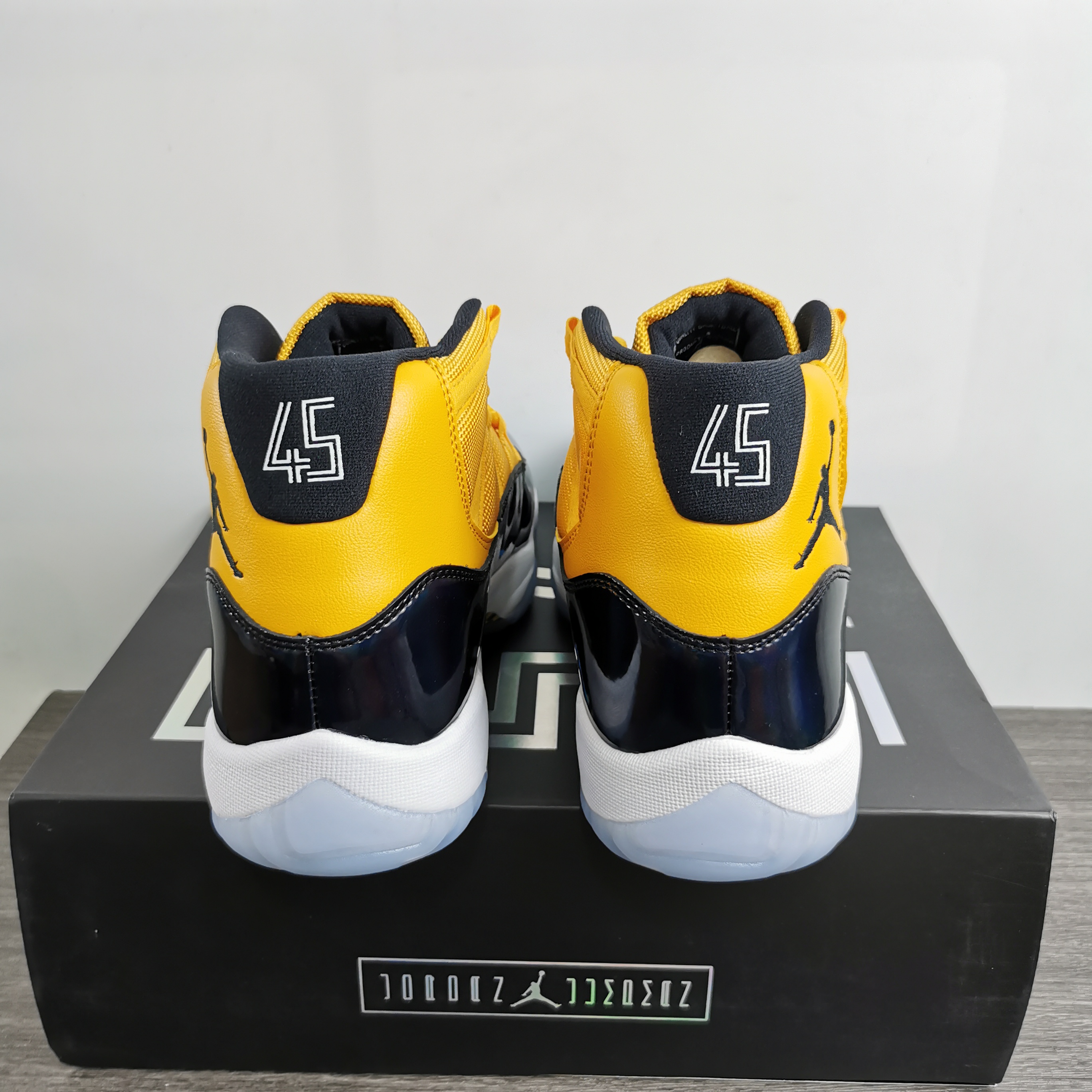 Air Jordan 11