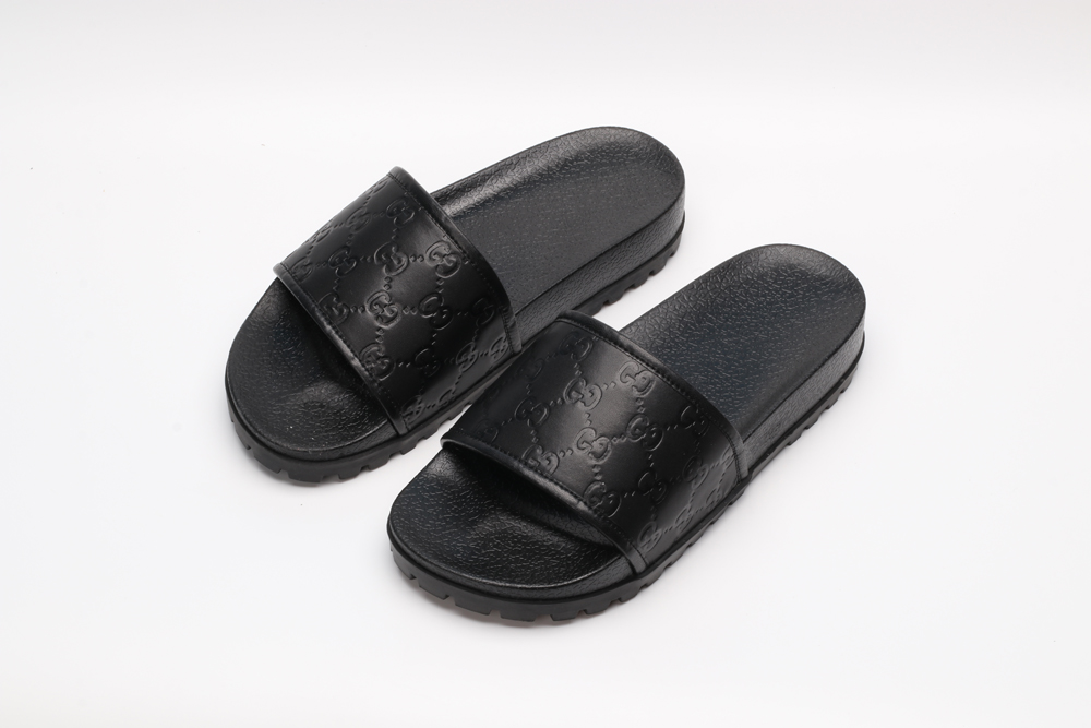 G*cci Sandals