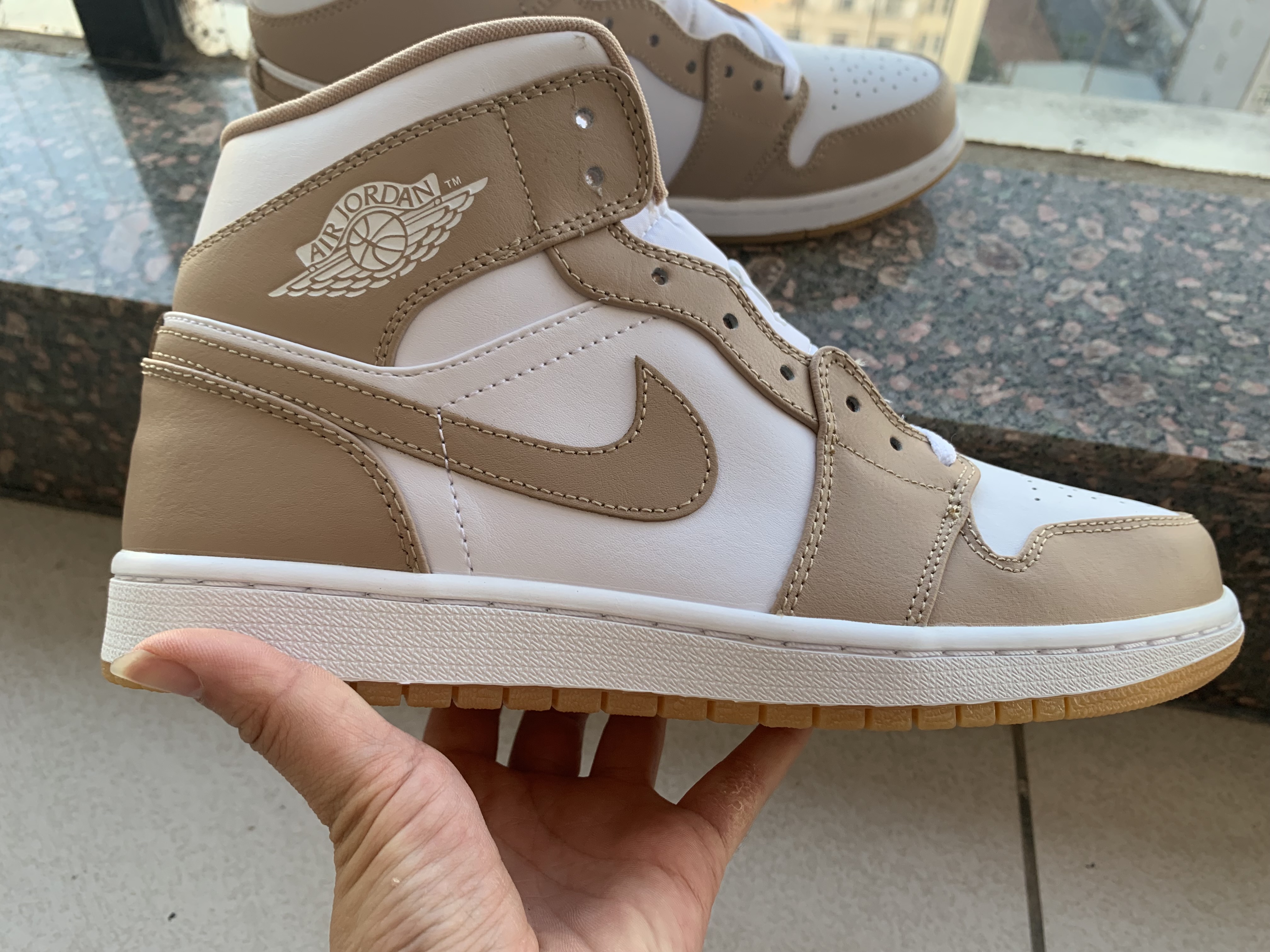 Air Jordan 1 Mid