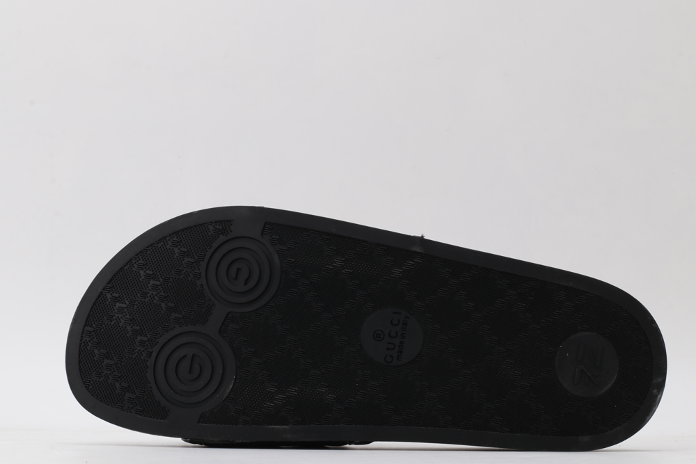 G*cci Sandals