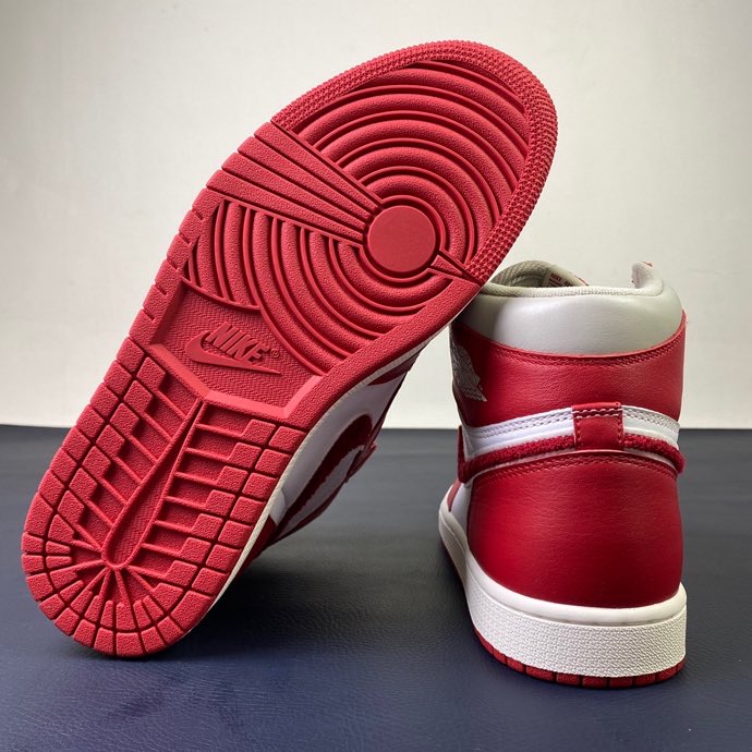 Air Jordan 1 High OG WMNS “Newstalgia” DJ4891-061