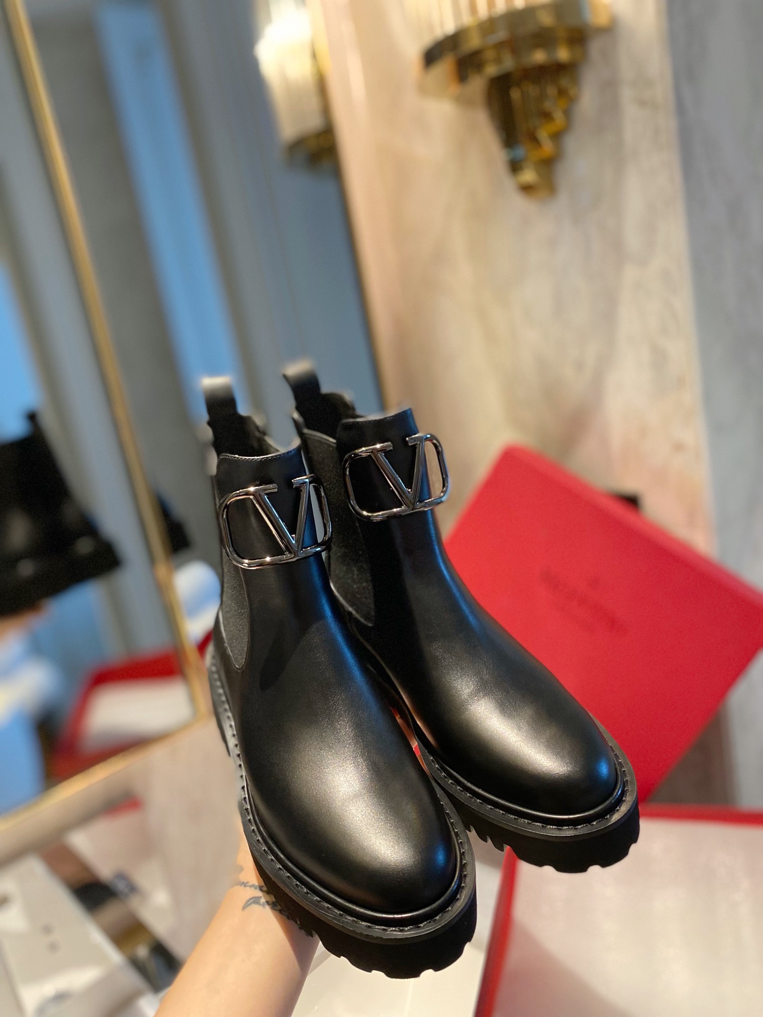 Women 𝑉*𝐴𝐿𝐸𝑁𝑇𝐼𝑁𝑂 Top Sneakers