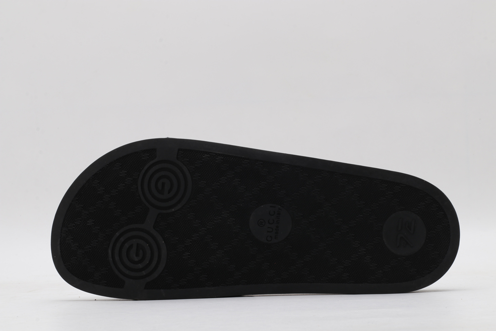 G*cci Sandals