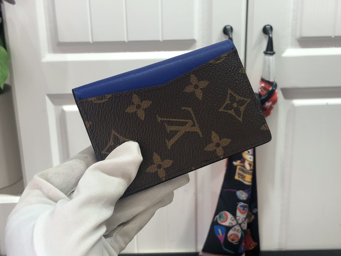 L*ouis V*uitton Bag Top Quality 8*11*1CM