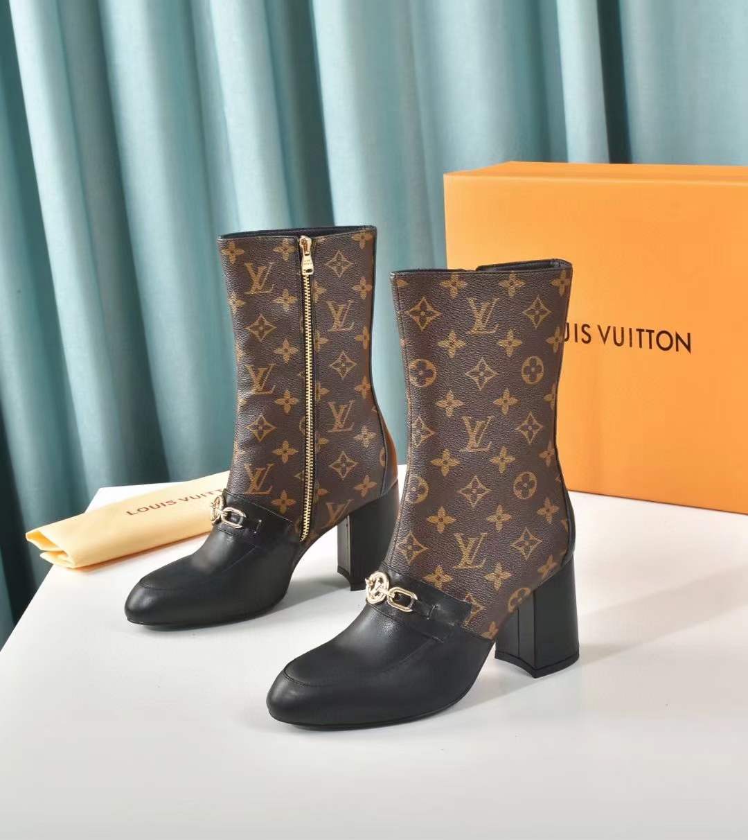 Women L*ouis V*uitton Top Sneaker