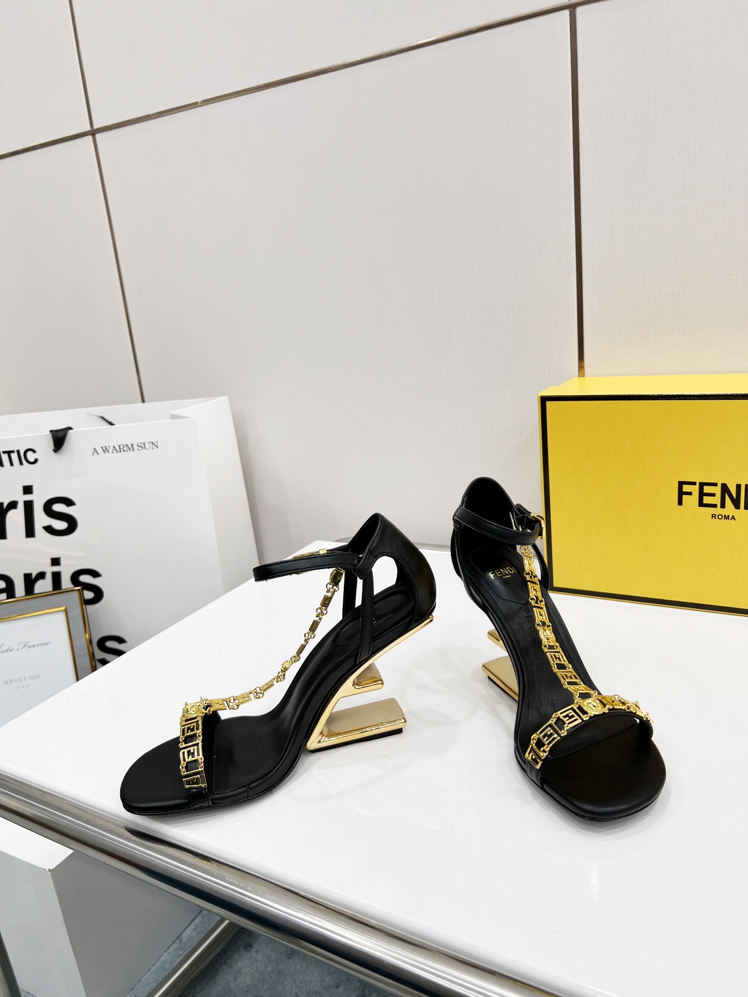 Women F*endi Top Quality Sandals