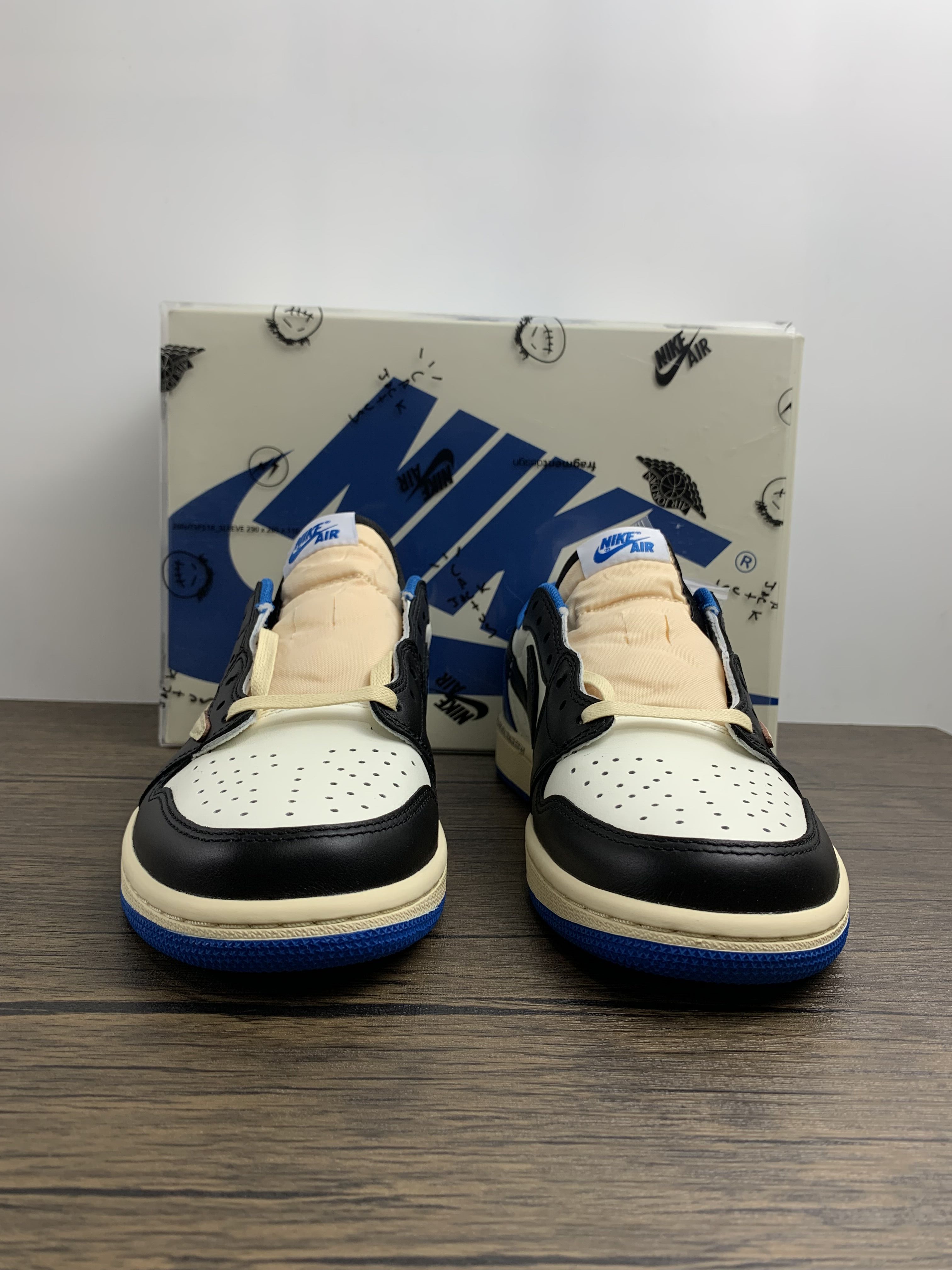 Nike air jordan 1 low travis scott