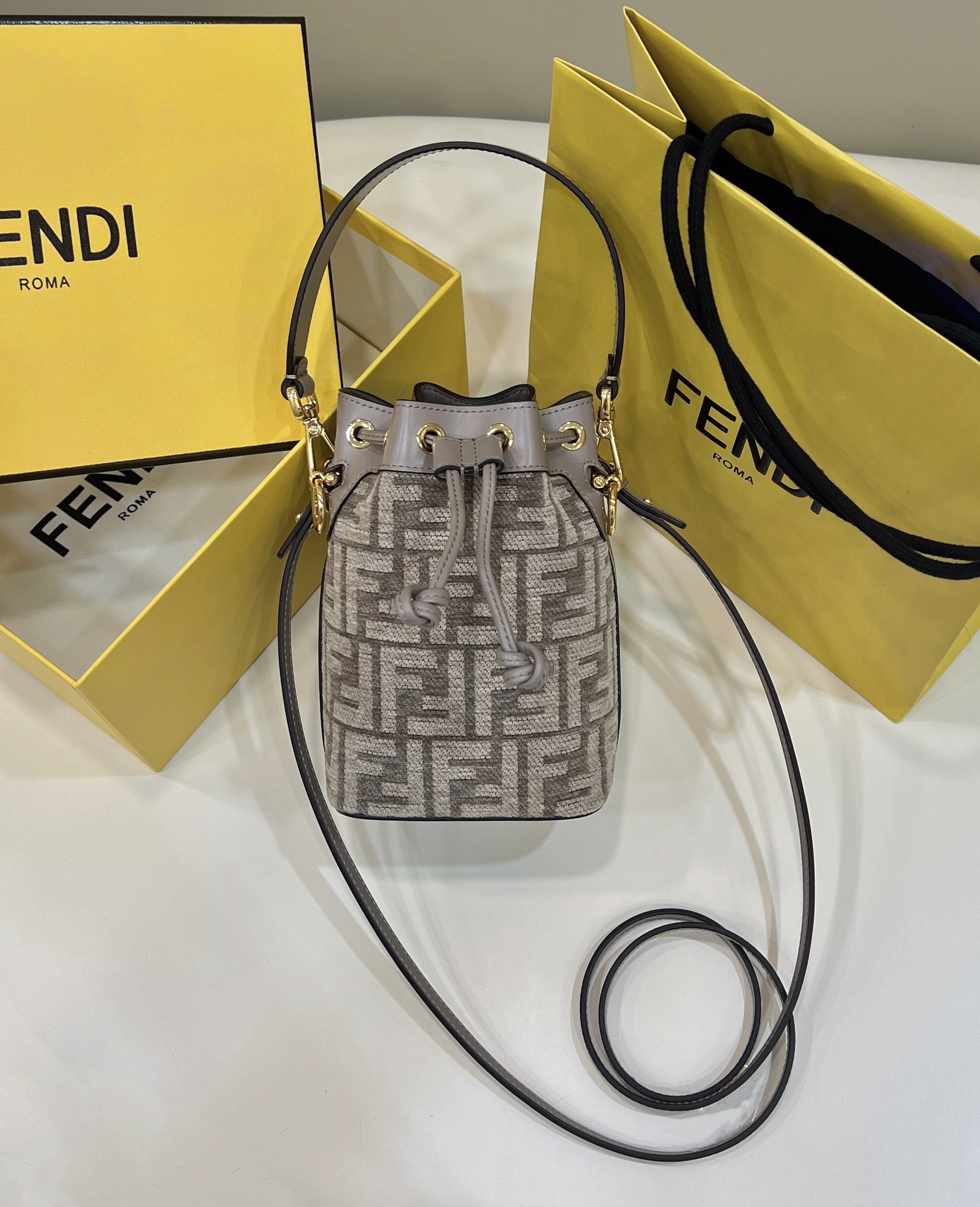 F*endi Top Bag 18*12*10CM
