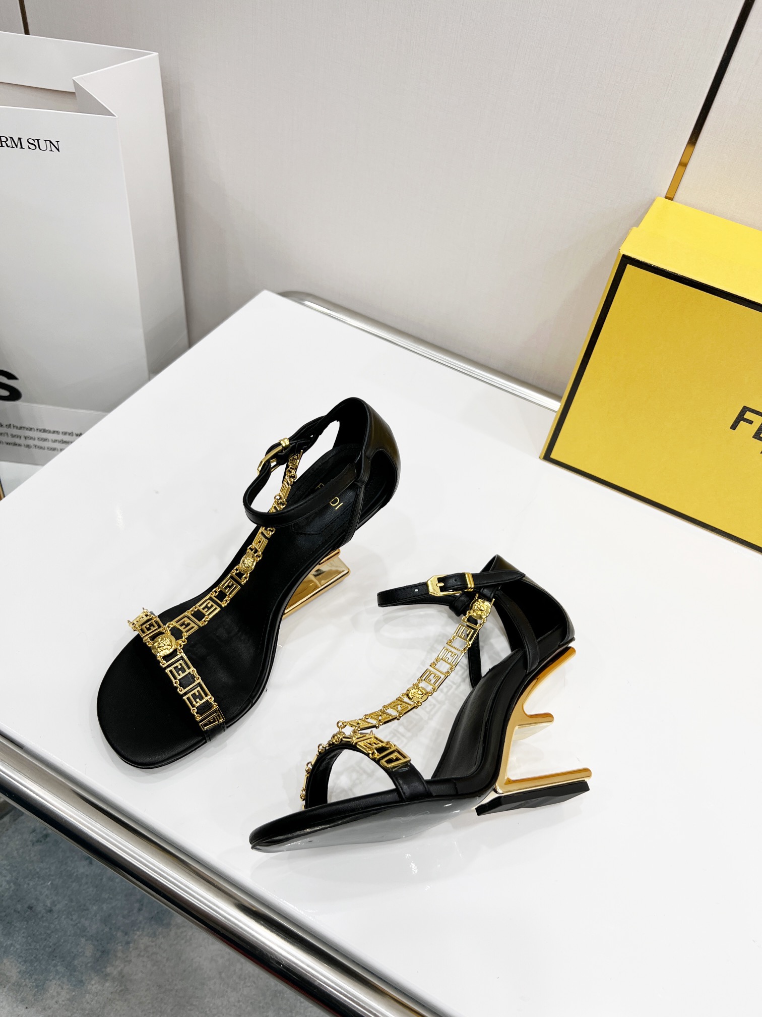 Women F*endi Top Quality Sandals